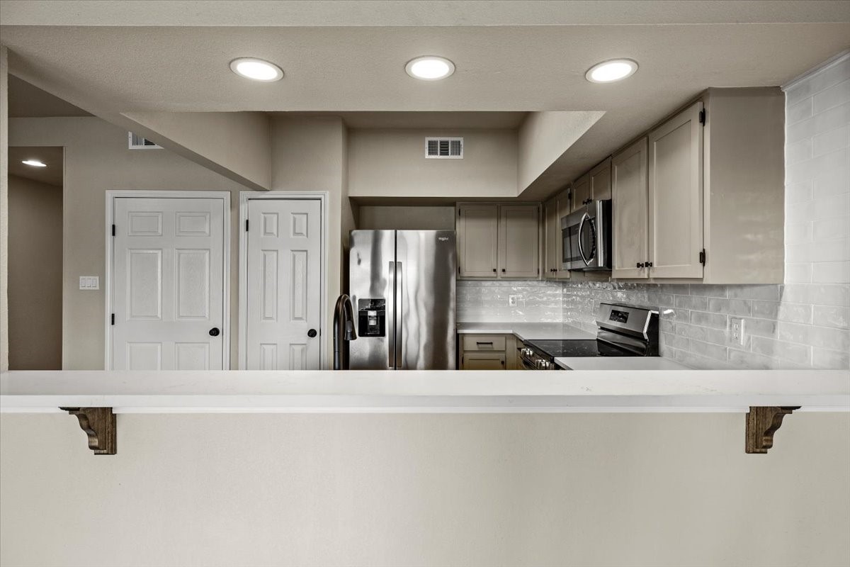 154 April Point Drive South Conroe, TX 77356 - Photo 11 of 23