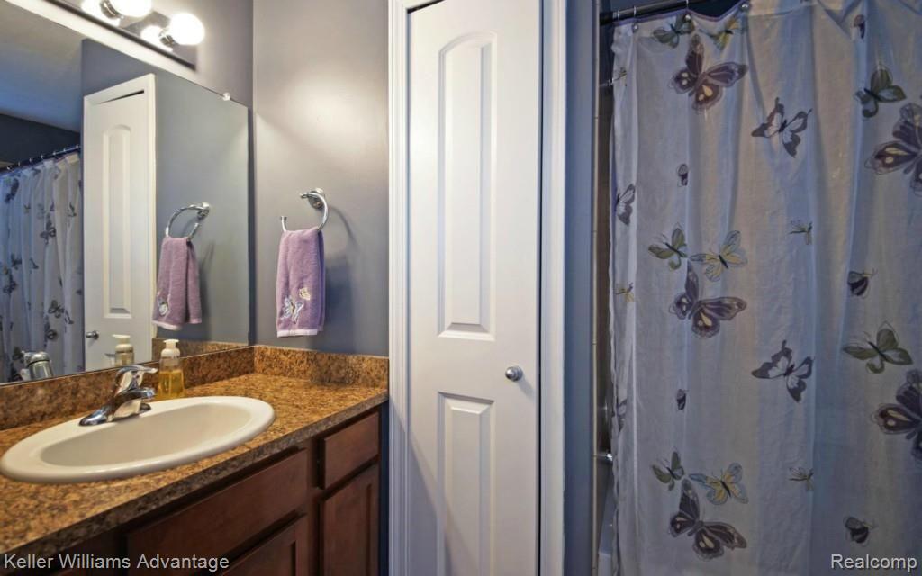 27243 Victoria Road Novi, MI 48374 - Photo 27 of 37