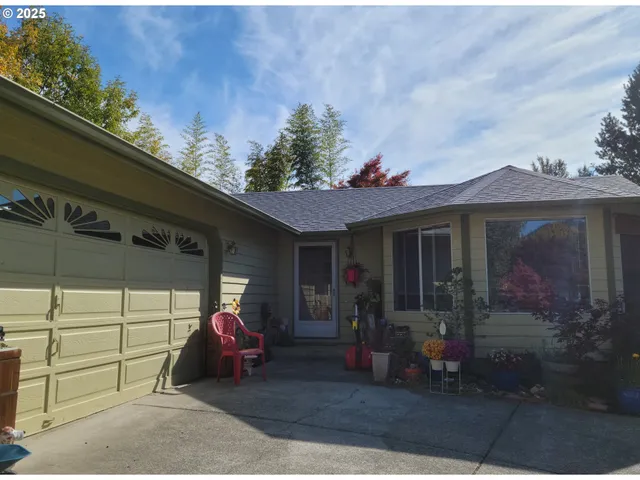 $375,000 | 1523 Northwest Thompson Way, Grants Pass, OR 97526