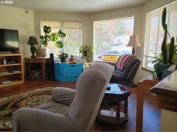 $375,000 | 1523 Northwest Thompson Way, Grants Pass, OR 97526