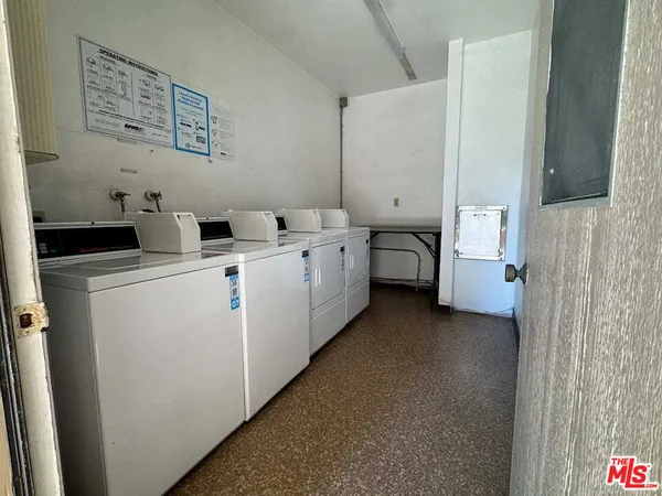 $2,800 | 3480 Barham Boulevard, Unit 109, Los Angeles, CA 90068
