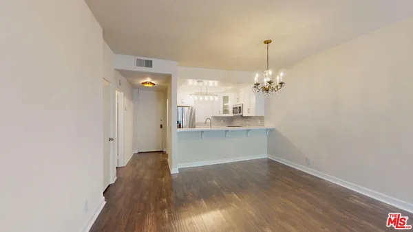 $2,800 | 3480 Barham Boulevard, Unit 109, Los Angeles, CA 90068