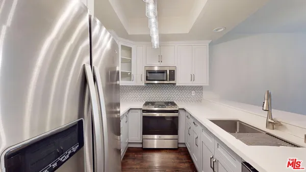 $2,800 | 3480 Barham Boulevard, Unit 109, Los Angeles, CA 90068