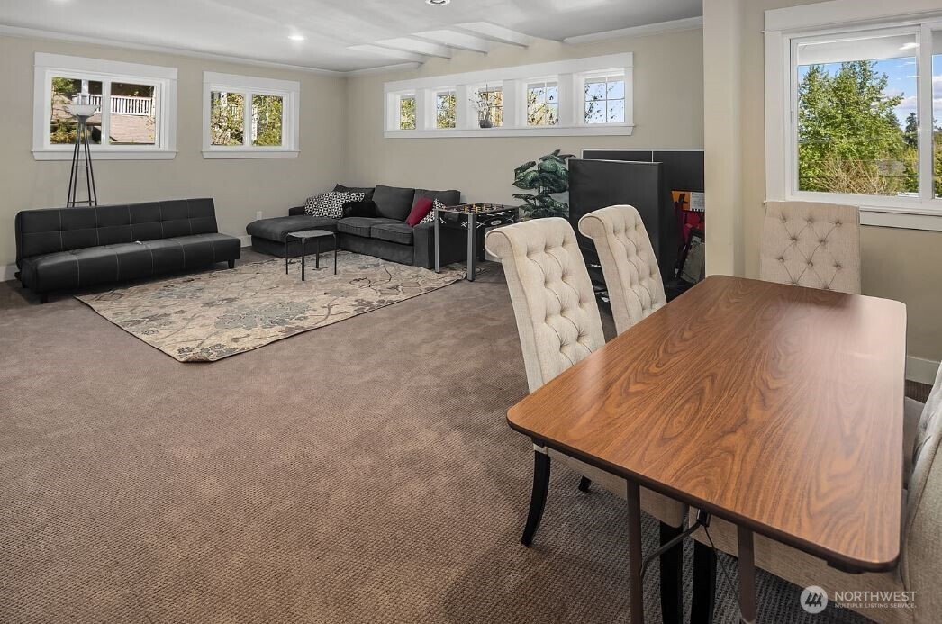 18609 Southeast Newport Way, Unit 408 Issaquah, WA 98027 - Photo 24 of 25