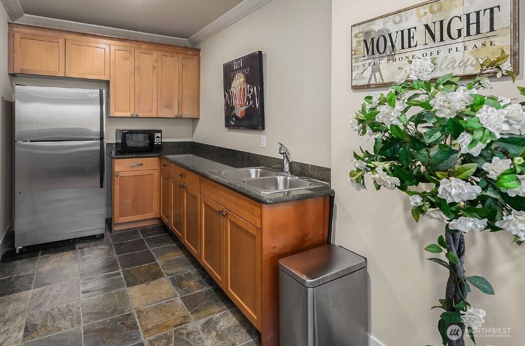 18609 Southeast Newport Way, Unit 408 Issaquah, WA 98027 - Photo 25 of 25