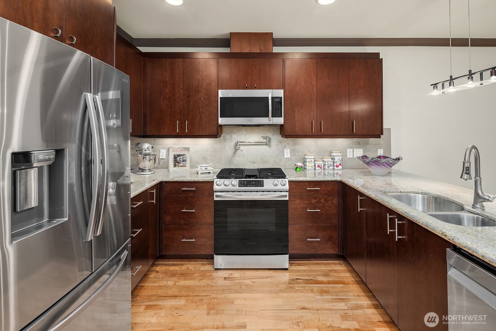 18609 Southeast Newport Way, Unit 408 Issaquah, WA 98027 - Photo 7 of 25