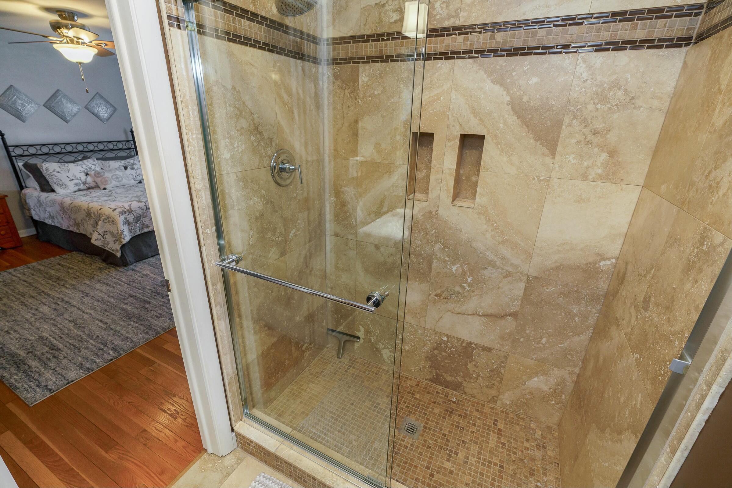 2551 Charing Road, Unit 3 Columbus, OH 43221 - Photo 23 of 37 Primary Bath