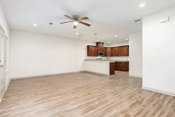 $1,600 | 918 Shady Lane, Unit A, Conroe, TX 77301