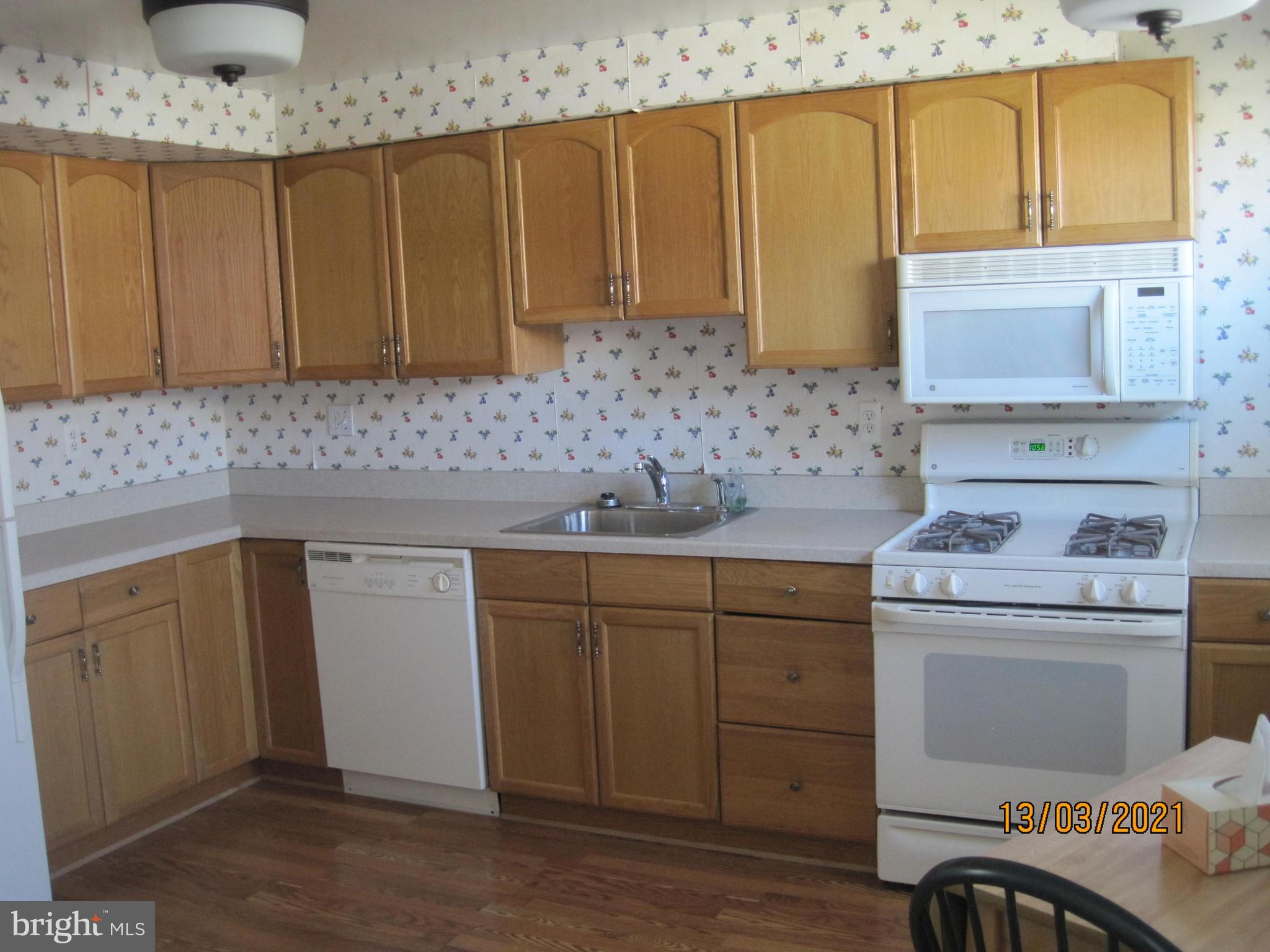 11722 Denman Road Philadelphia, PA 19154 - Photo 8 of 21 Kitchen