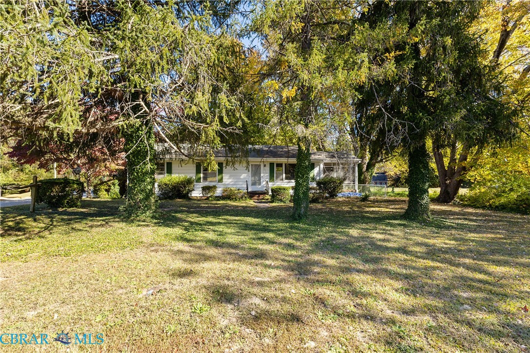 275 Waverly Road Urbanna, VA 23175 - Photo 3 of 27 View of green lawn