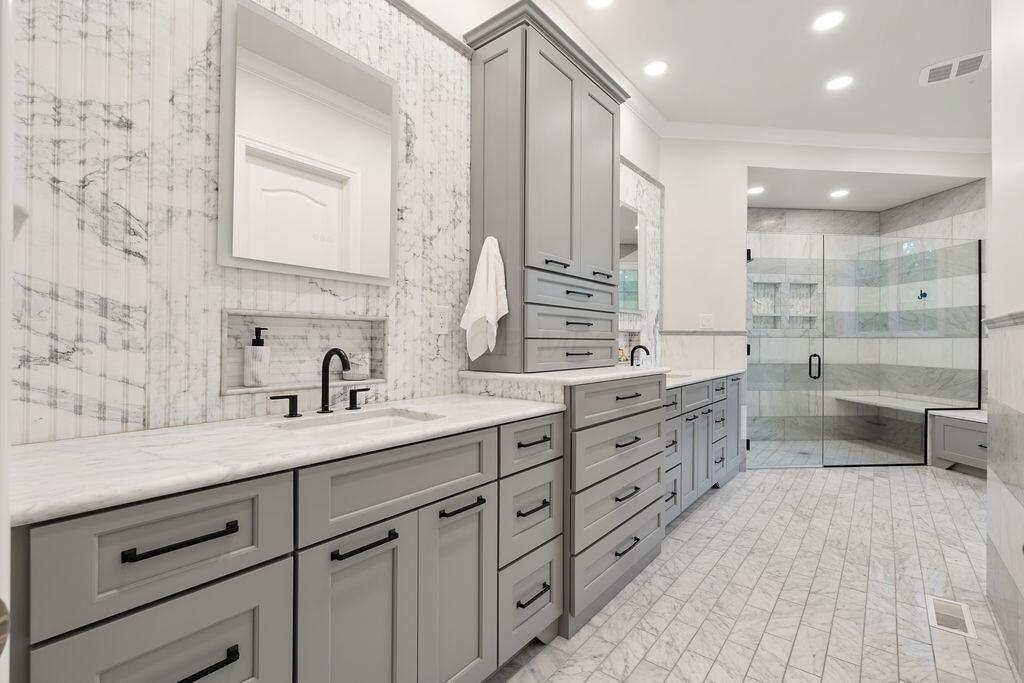2989 Old Path Road Blacklick, OH 43004 - Photo 29 of 87 Owners Spa Bath Renovated in 2021. Custom Cabinetry.