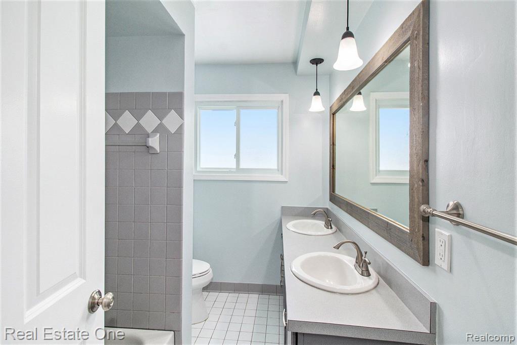 3449 Middle Road Highland, MI 48357 - Photo 14 of 30