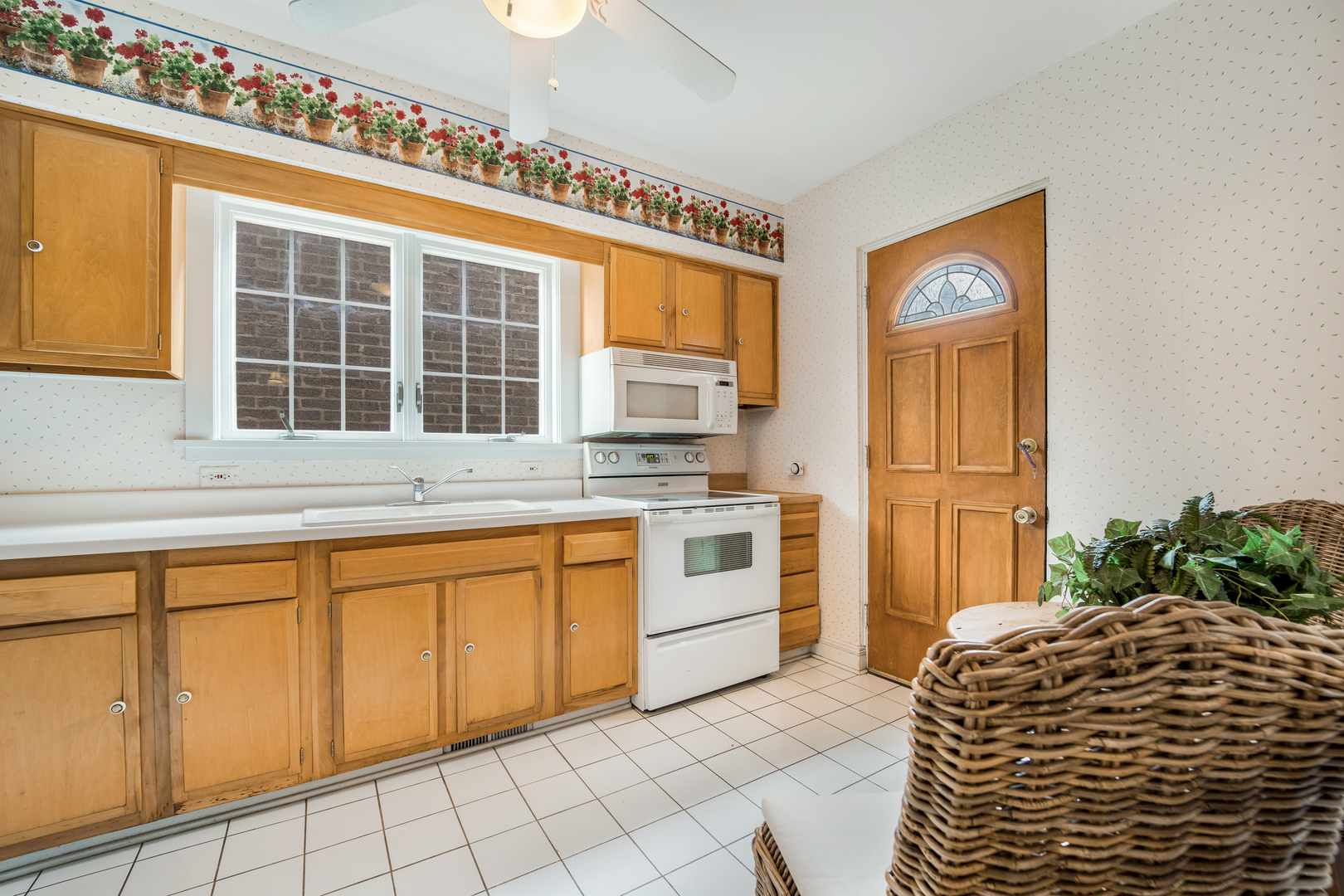 141 North Delaplaine Road Riverside, IL 60546 - Photo 10 of 19 a spacious bedroom with a bed and a window
