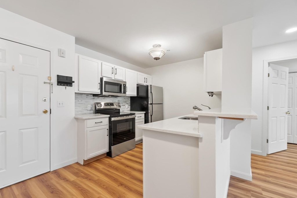 75 Walnut Street, Unit 302 Peabody, MA 01960 - Photo 6 of 31