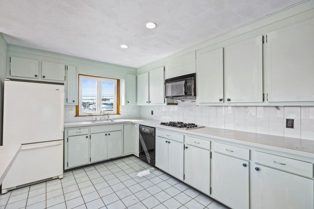 126 Edward Foster Road Scituate, MA 02066 - Photo 7 of 27 Gallery Image 7