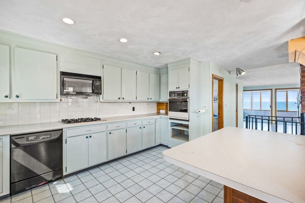 126 Edward Foster Road Scituate, MA 02066 - Photo 8 of 27 Gallery Image 8