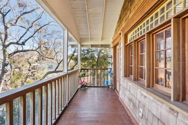 a view of a narrow alley