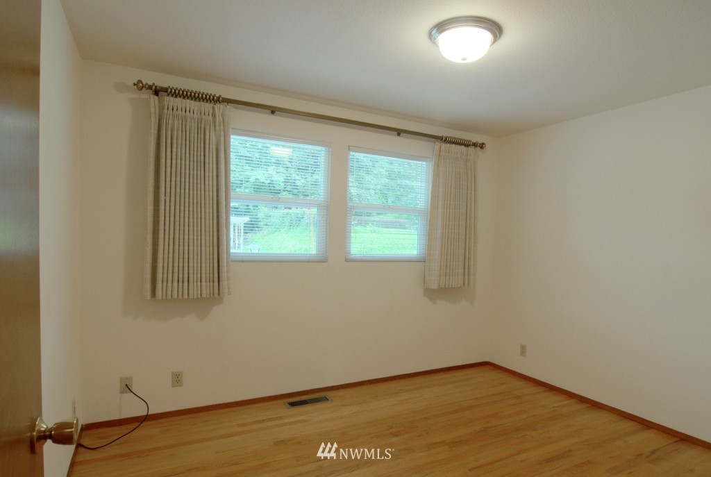 17819 98th Avenue South Renton, WA 98055 - Photo 12 of 24