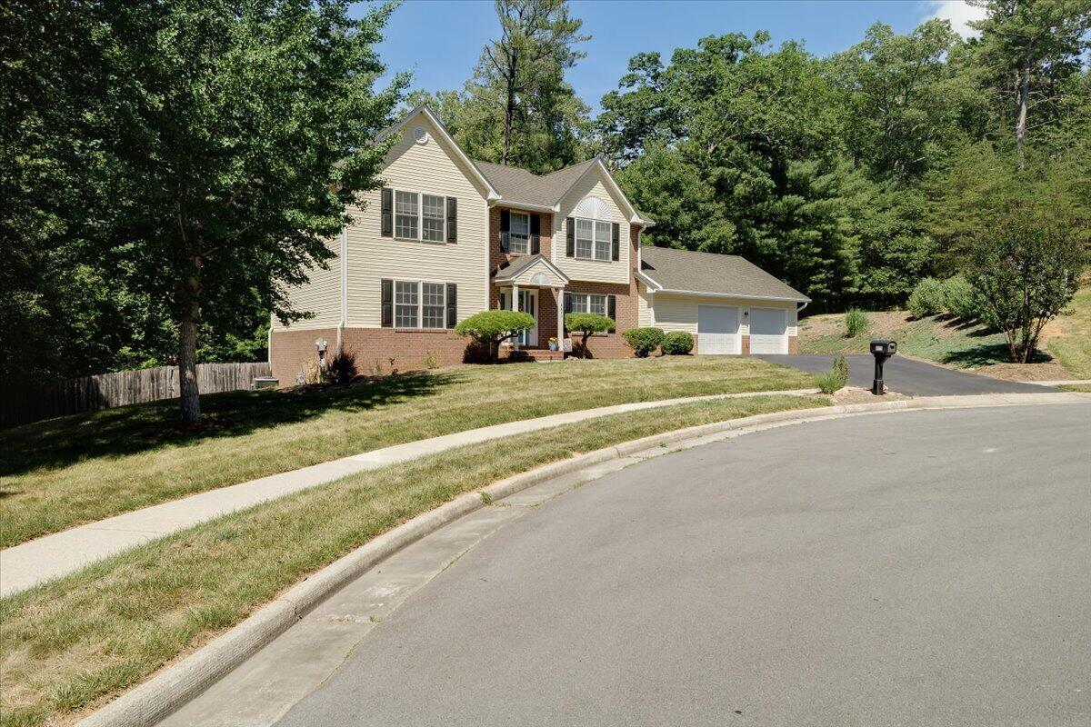 4870 Hickory Ridge Court Roanoke, VA 24018 - Photo 3 of 46 03-4870 Hickory Ridge Ct-3