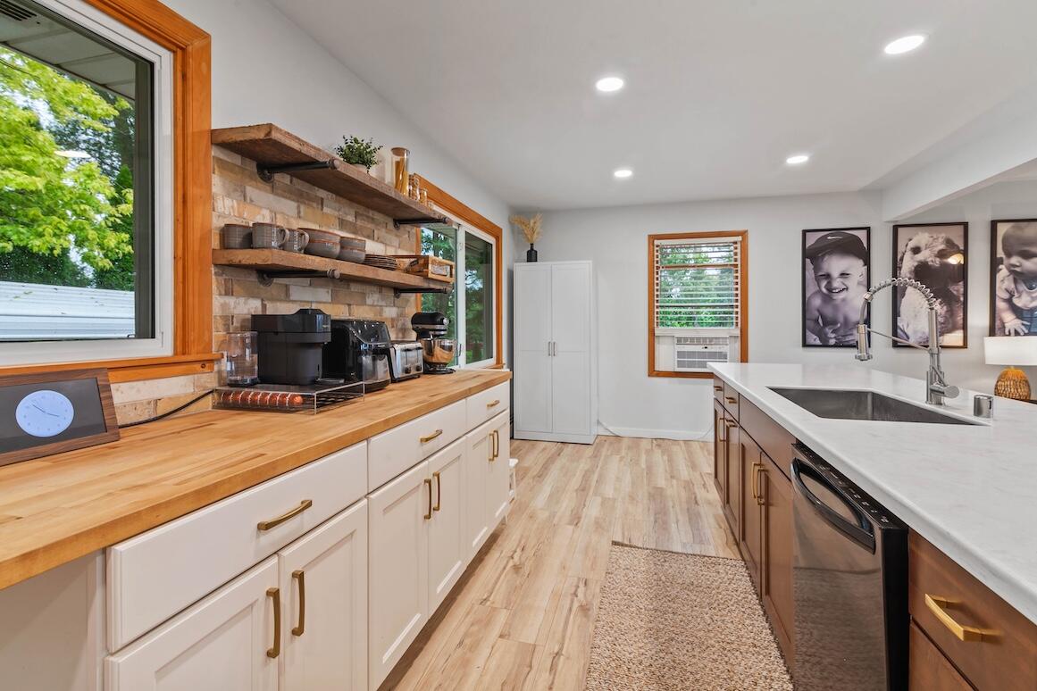 N768 Second Street Road Emmet, WI 53098 - Photo 15 of 40 Kitchen 4