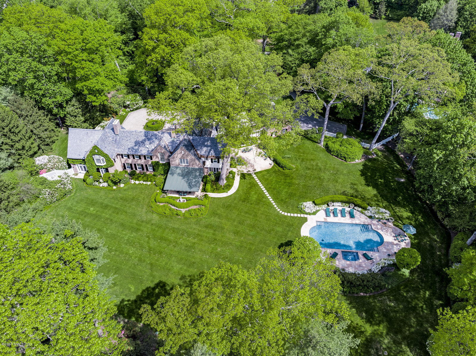25 Midwood Road Greenwich, CT 06830 - Photo 27 of 28 25 Midwood Rd 05-2017 EXT 22 - WEB