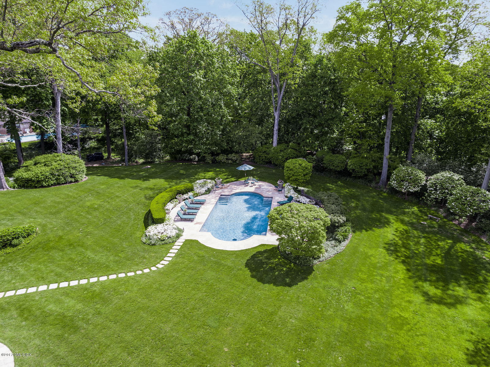 25 Midwood Road Greenwich, CT 06830 - Photo 28 of 28 25 Midwood Rd 05-2017 EXT 30 - WEB