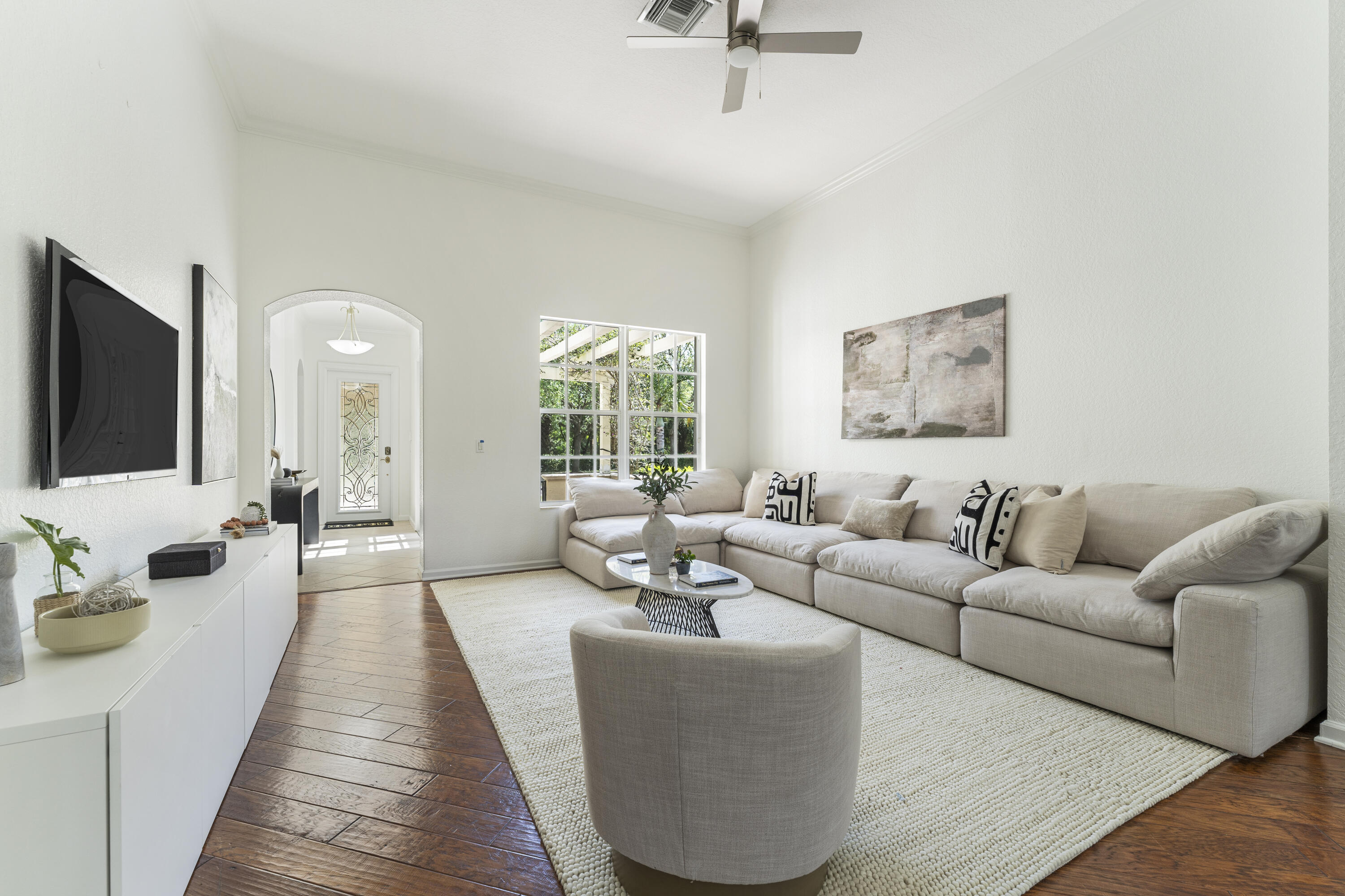 105 Via Bosque Jupiter, FL 33458 - Photo 3 of 34 Living Room