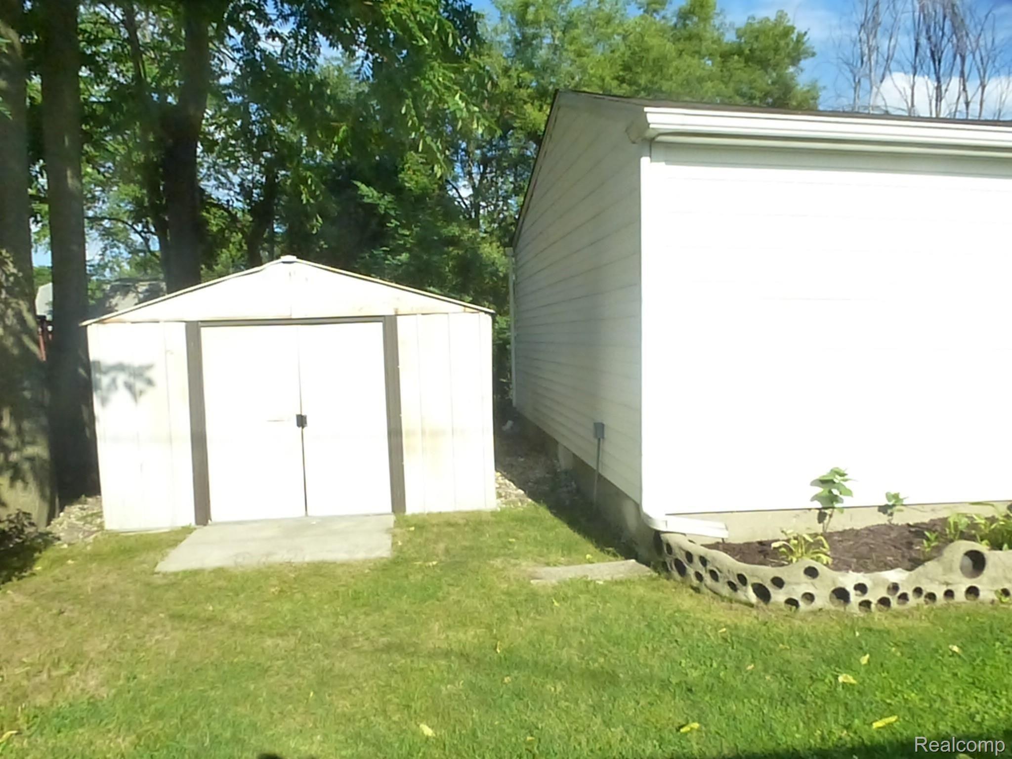 8651 Harding Street Center Line, MI 48015 - Photo 40 of 43 238.JPG