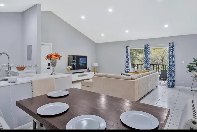 $259,900 | 3001 North Oakland Forest Drive, Unit 301, Oakland Park, FL 33309