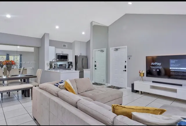 $259,900 | 3001 North Oakland Forest Drive, Unit 301, Oakland Park, FL 33309