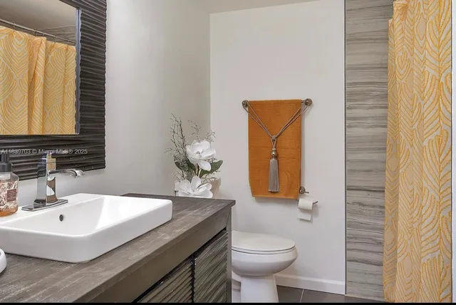 $259,900 | 3001 North Oakland Forest Drive, Unit 301, Oakland Park, FL 33309