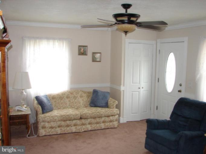 7813 Shellye Road Glen Burnie, MD 21060 - Photo 8 of 17 Living Room