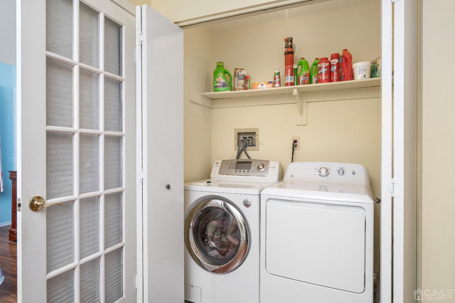 231 Nebula Road Piscataway, NJ 08854 - Photo 23 of 37 a utility room with dryer and washer