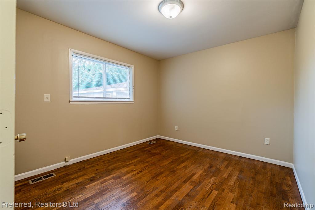 4045 Burns Street Inkster, MI 48141 - Photo 8 of 28