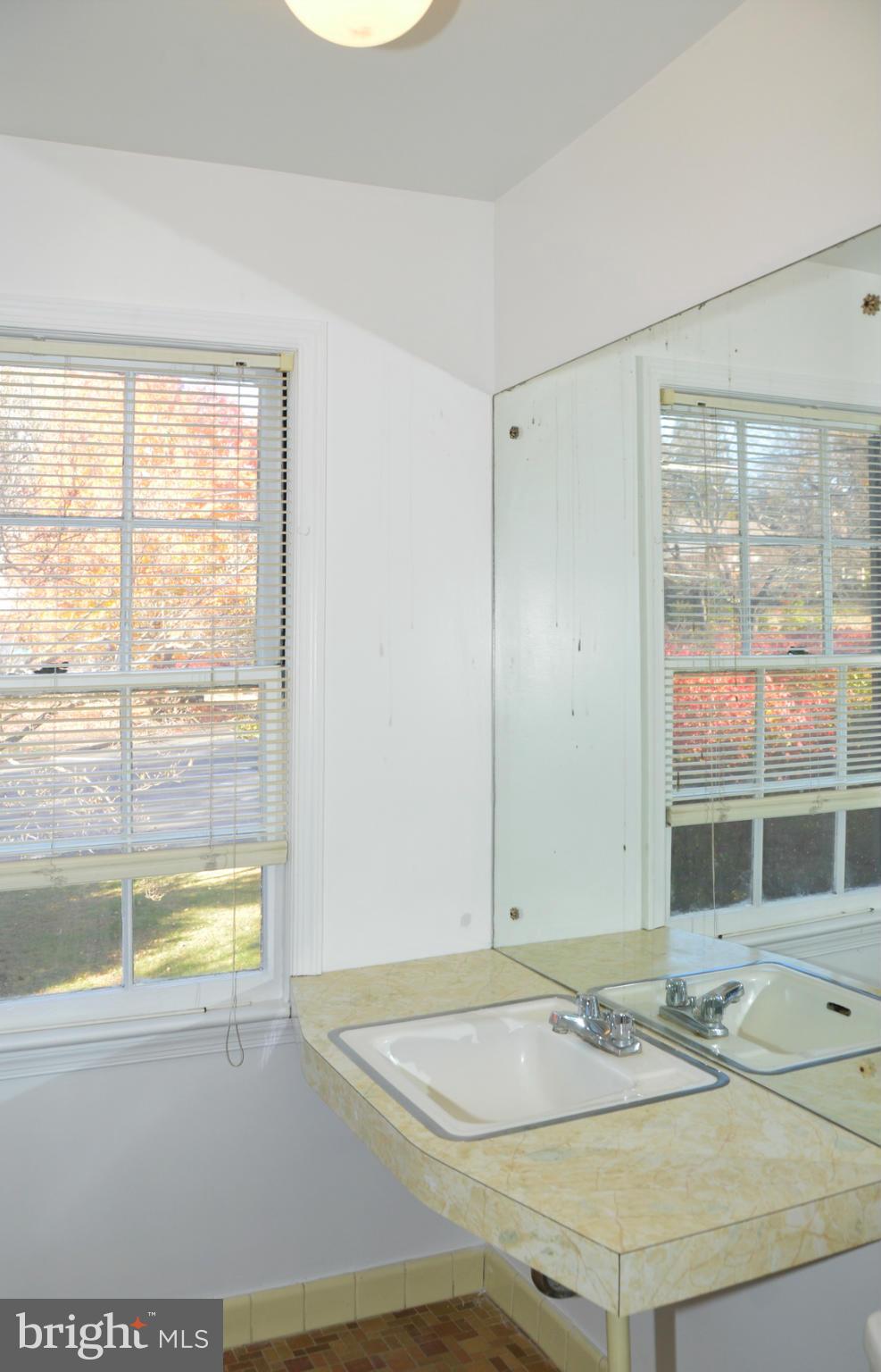 5512 Jordan Road Bethesda, MD 20816 - Photo 19 of 30 Bath (Master)