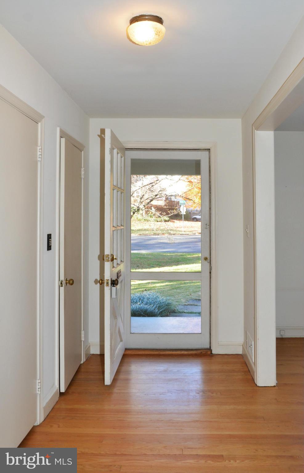 5512 Jordan Road Bethesda, MD 20816 - Photo 7 of 30 Interior (General)