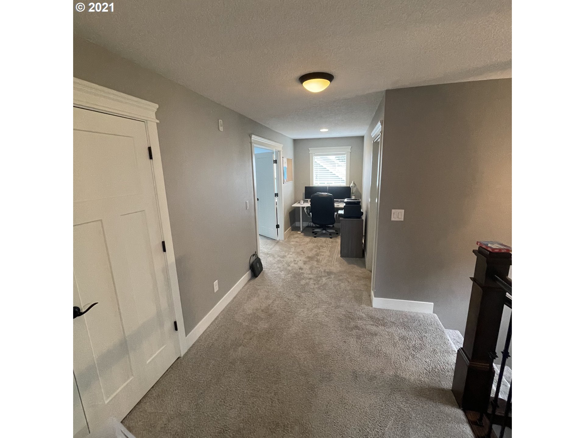4552 North 9th Street Ridgefield, WA 98642 - Photo 12 of 29 a view of a livingroom and a hallway