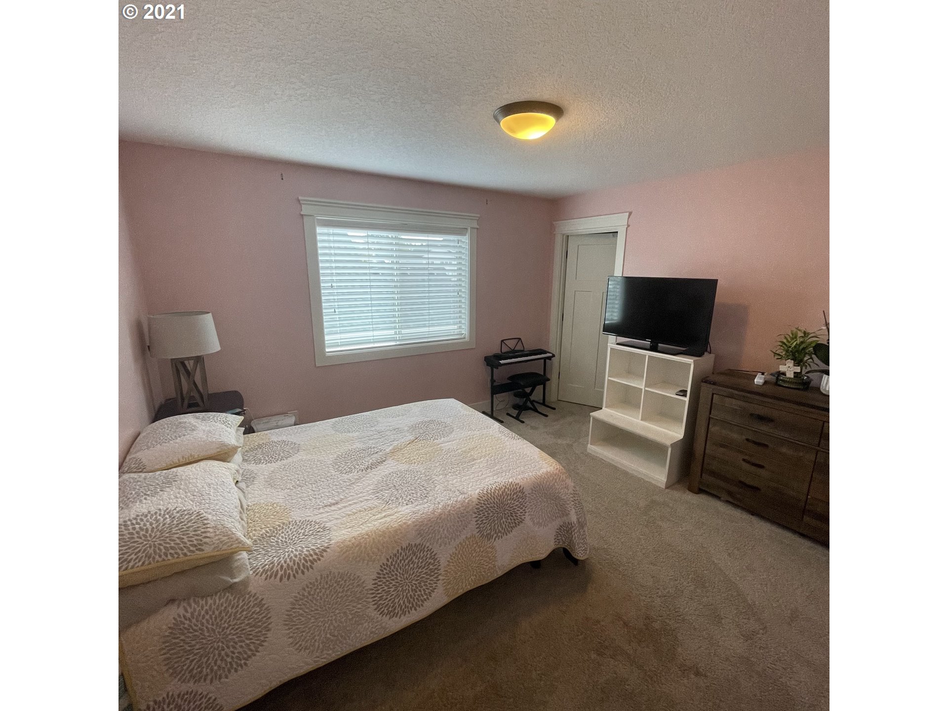 4552 North 9th Street Ridgefield, WA 98642 - Photo 16 of 29 a bedroom with a bed and a television
