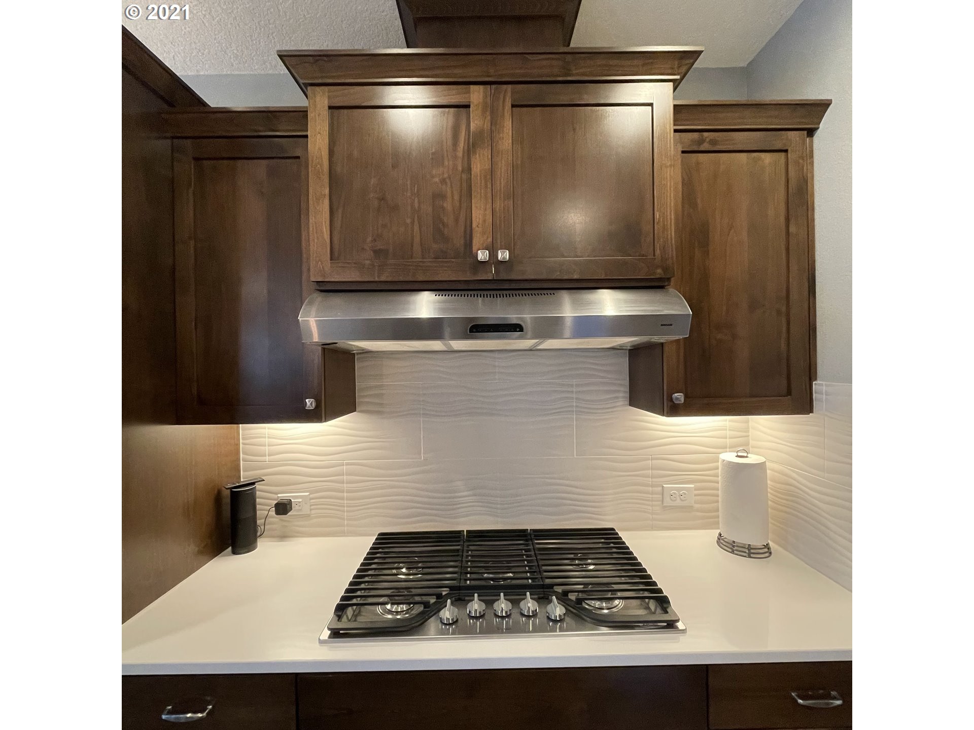 4552 North 9th Street Ridgefield, WA 98642 - Photo 6 of 29 a stove top oven sitting inside of a kitchen