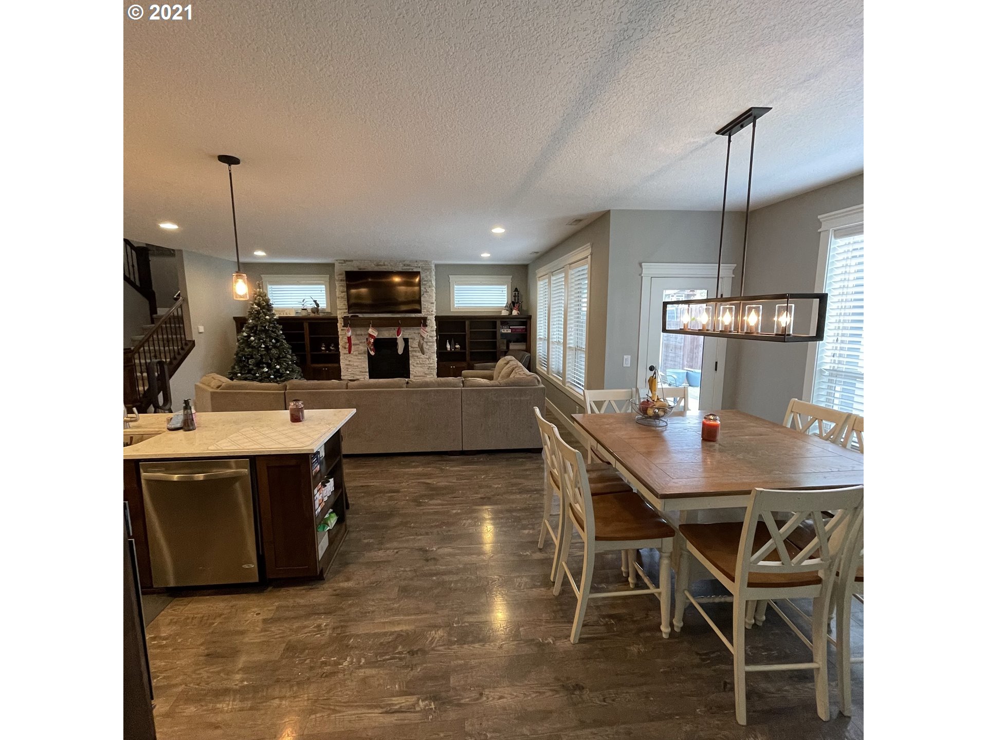 4552 North 9th Street Ridgefield, WA 98642 - Photo 7 of 29 a view of a dining room with furniture
