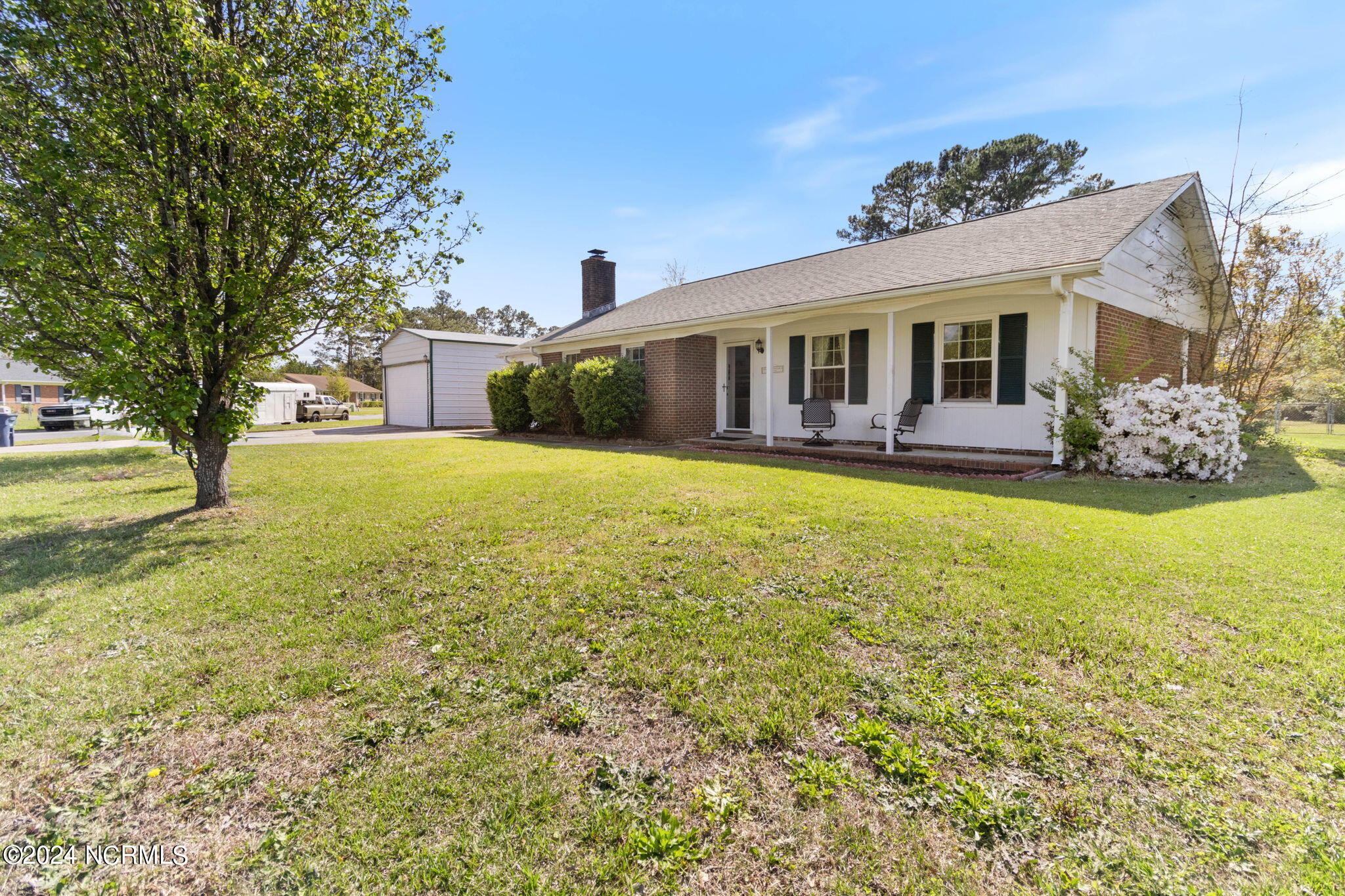 531 Wisteria Road Jacksonville, NC 28546 - Photo 3 of 28 3-web-or-mls-IMG_8234RE