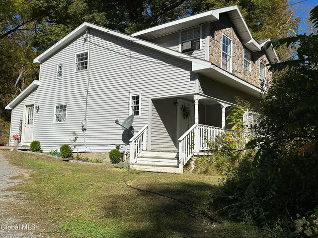 $304,900 | 273 Gansevoort Road, Moreau, NY 12831