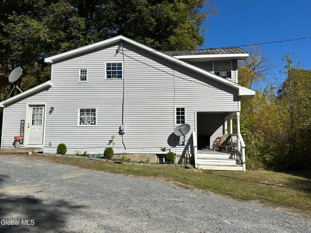 $304,900 | 273 Gansevoort Road, Moreau, NY 12831