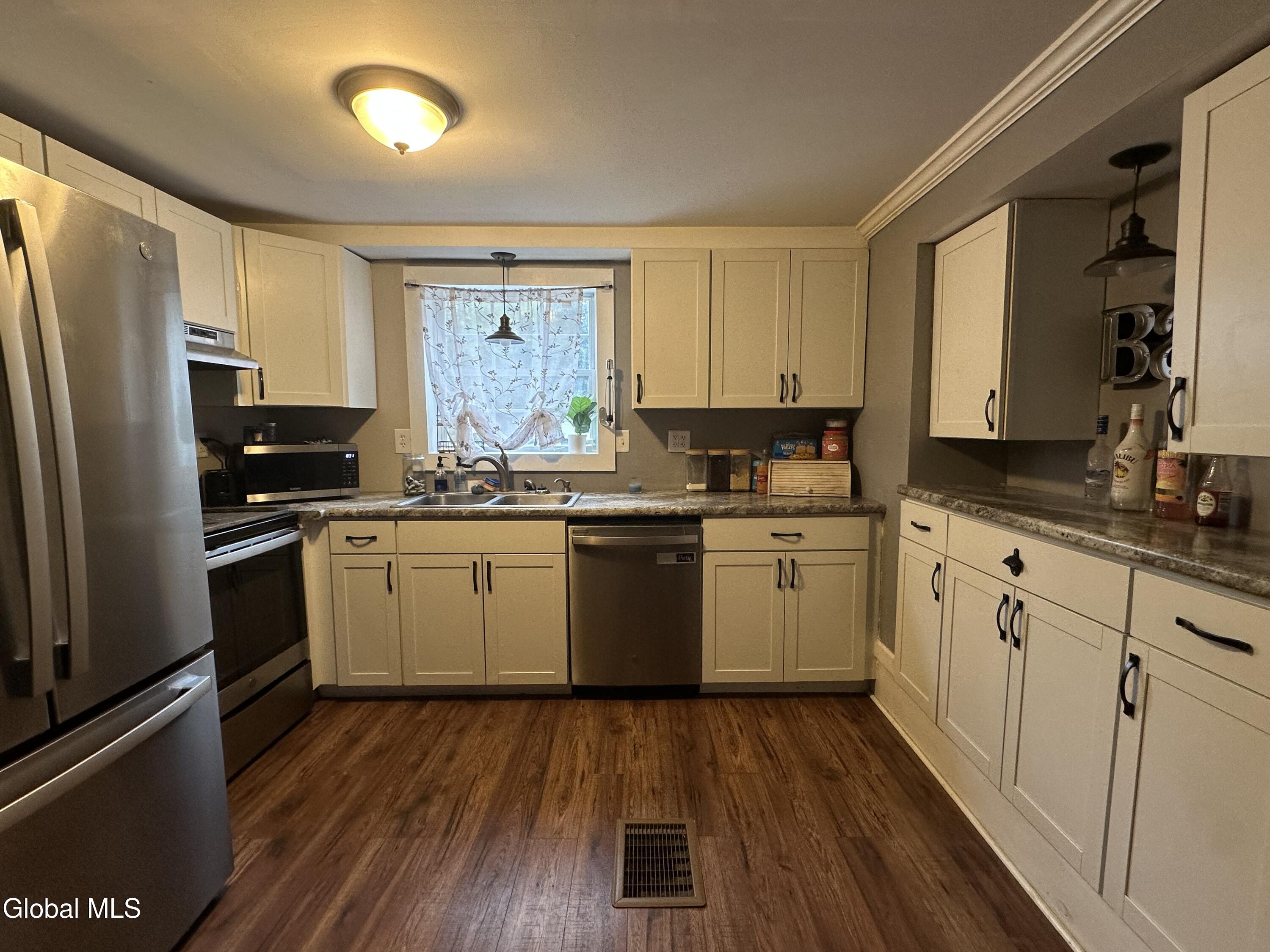 273 Gansevoort Road Moreau, NY 12831 - Photo 3 of 20 IMG_7858