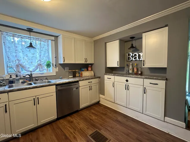 $304,900 | 273 Gansevoort Road, Moreau, NY 12831