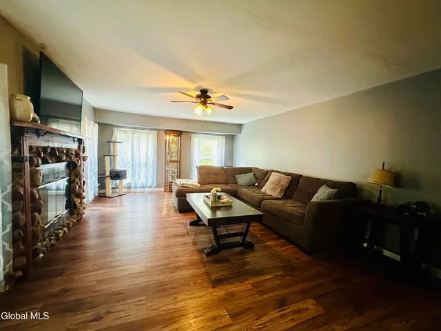 $304,900 | 273 Gansevoort Road, Moreau, NY 12831