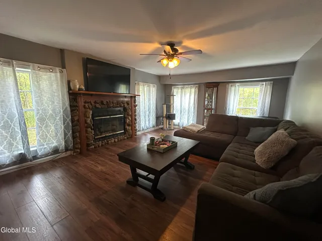 $304,900 | 273 Gansevoort Road, Moreau, NY 12831