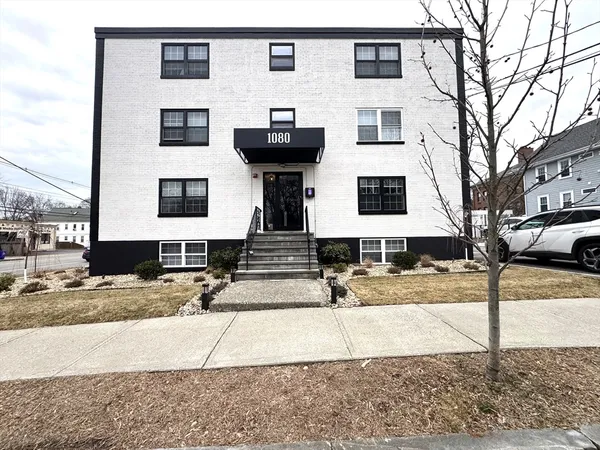 $1,750 | 1080 Massachusetts Avenue, Unit 1, Arlington, MA 02476