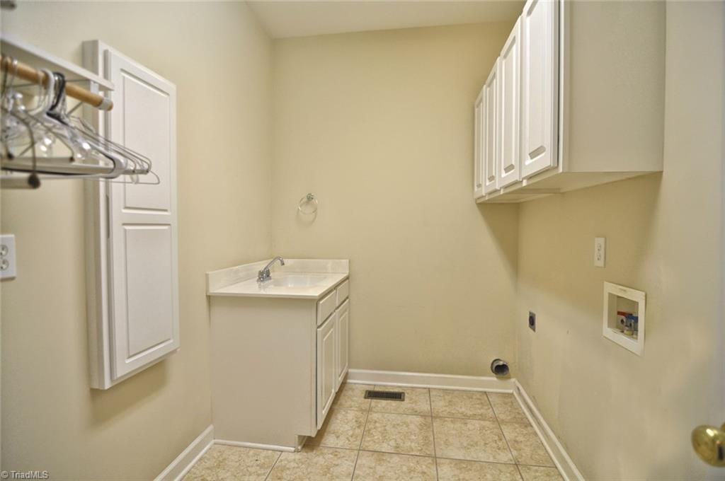 484 Hartman Road Winston-Salem, NC 27127 - Photo 17 of 30 Main level laundry room