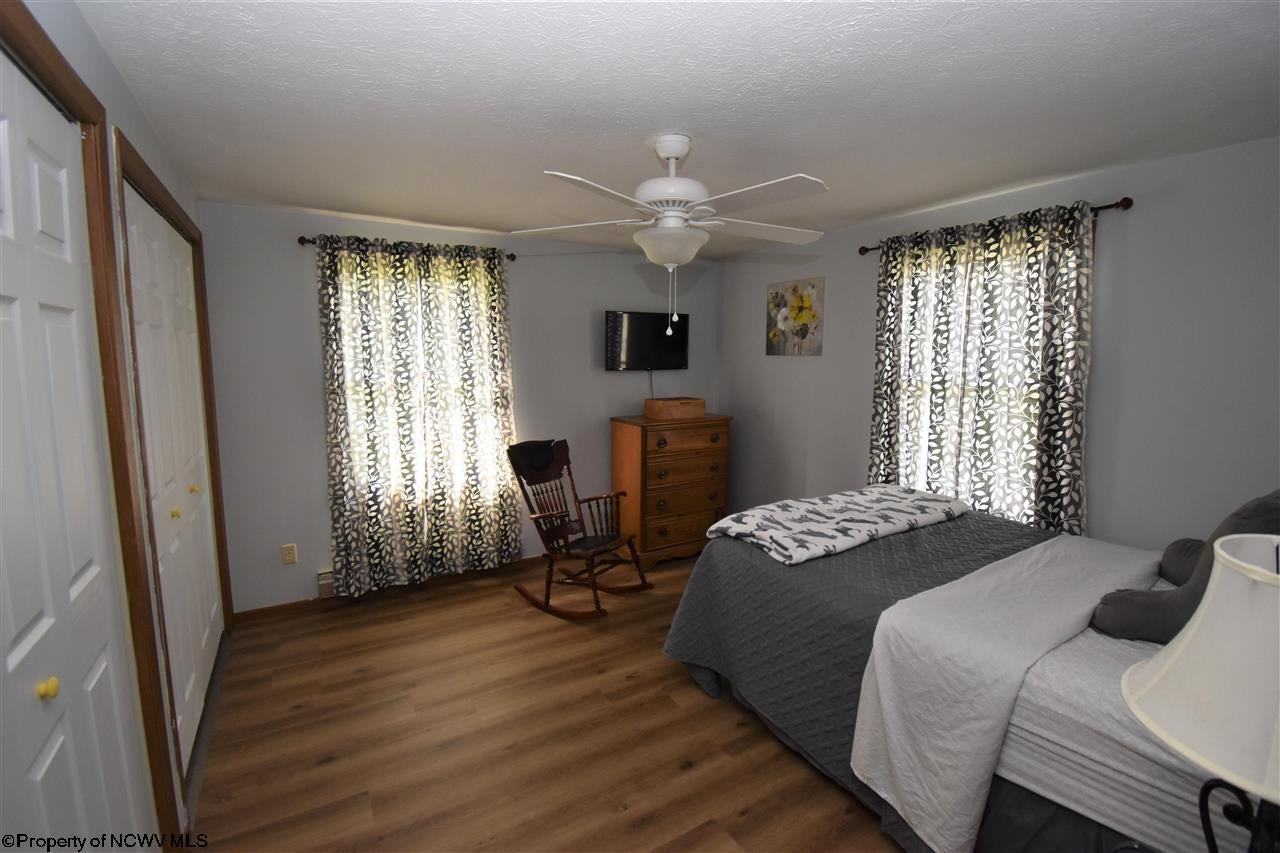 166 Cedar Drive Reedsville, WV 26547 - Photo 4 of 28 Gallery Image 4